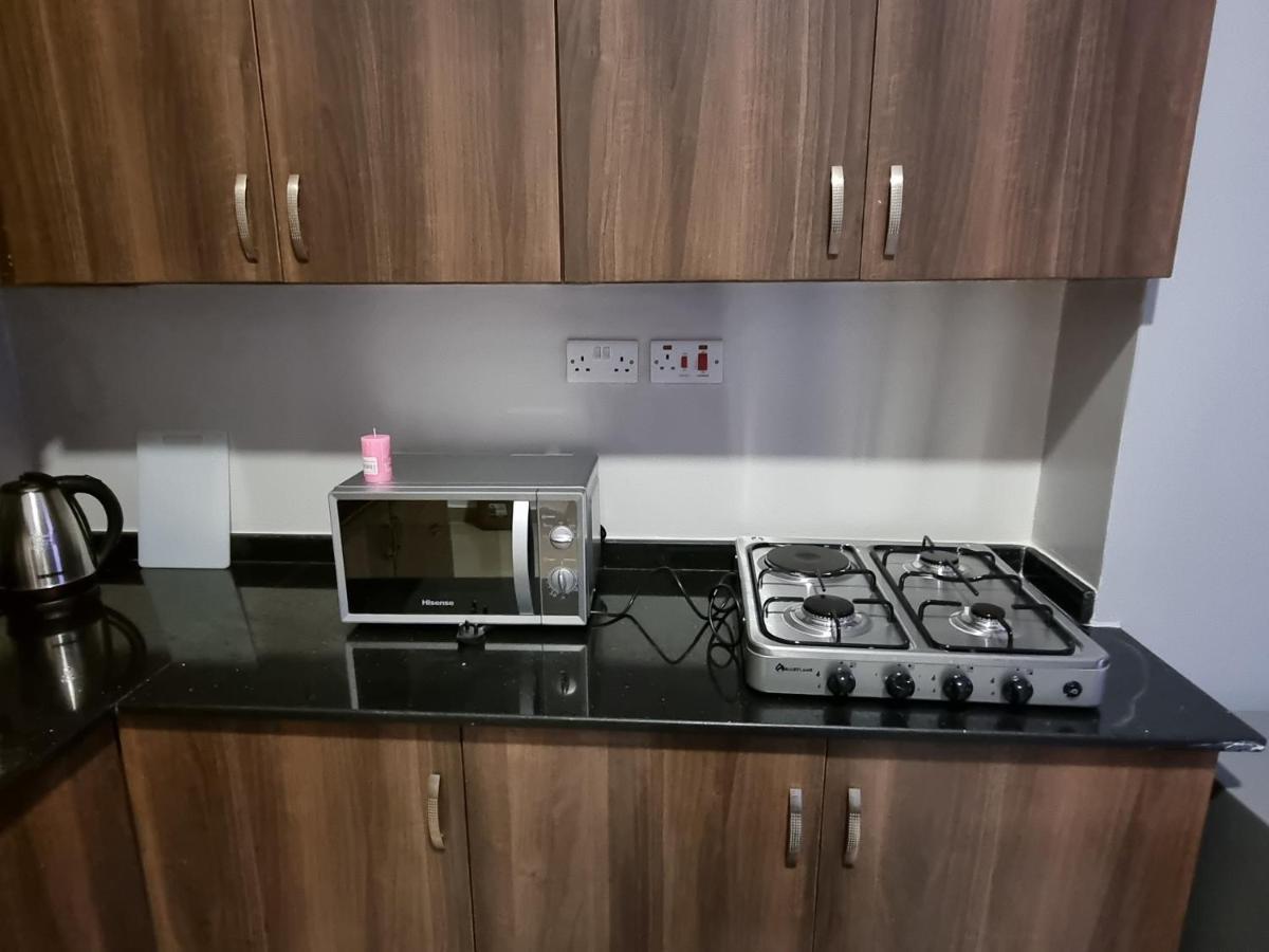 Eika Suites At Acacia Кампала Экстерьер фото