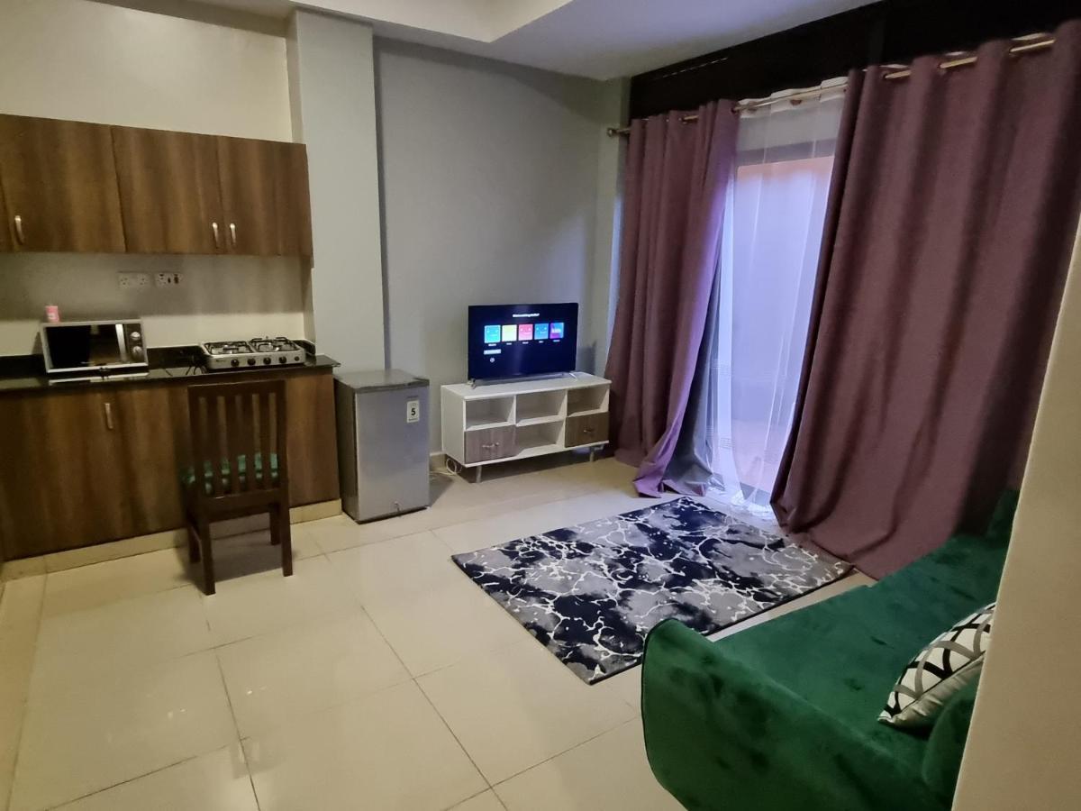Eika Suites At Acacia Кампала Экстерьер фото