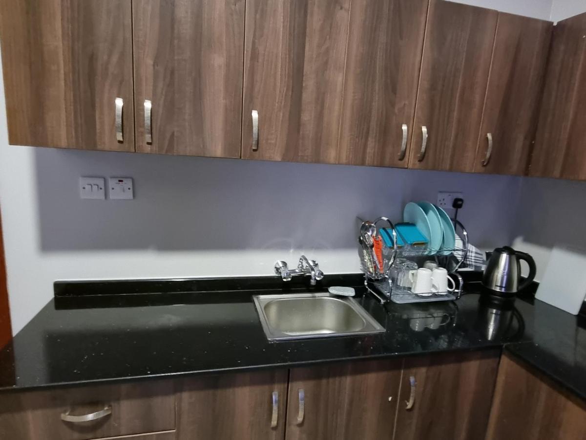 Eika Suites At Acacia Кампала Экстерьер фото