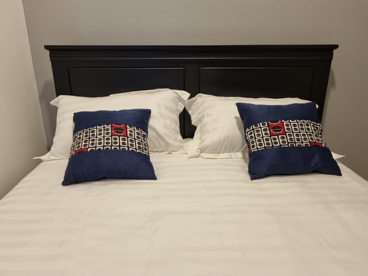 Eika Suites At Acacia Кампала Экстерьер фото