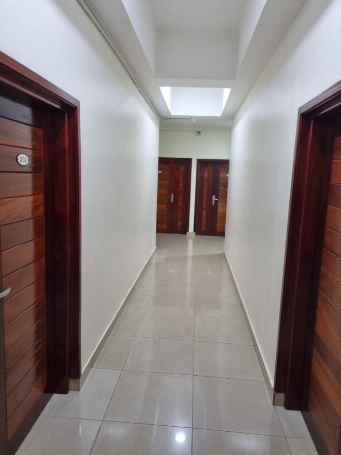 Eika Suites At Acacia Кампала Экстерьер фото