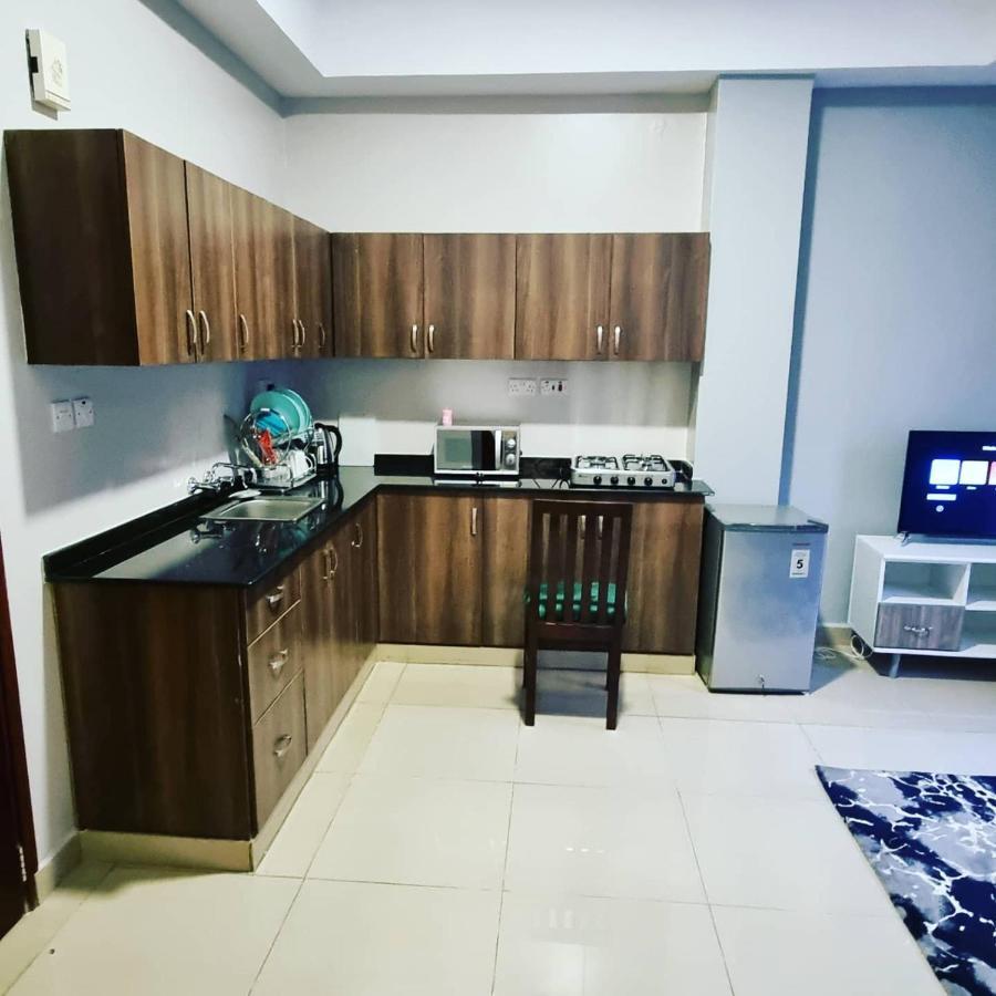 Eika Suites At Acacia Кампала Экстерьер фото